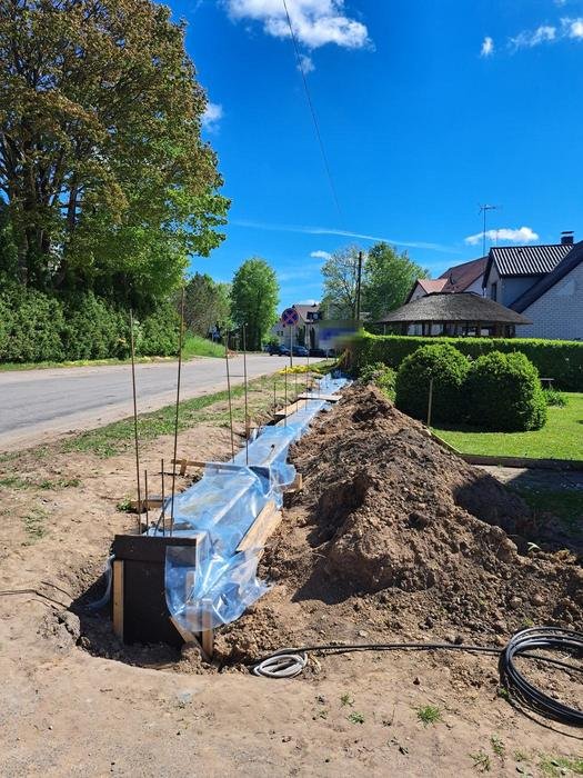 Juostinio pamato klojiniai su armatūra